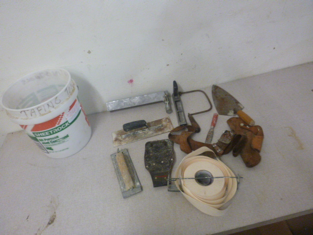 lot 27 image: Miscellaneous Tools with Pail