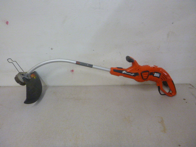 lot 35 image: Black & Decker Electric Grass-Hog Trimmer