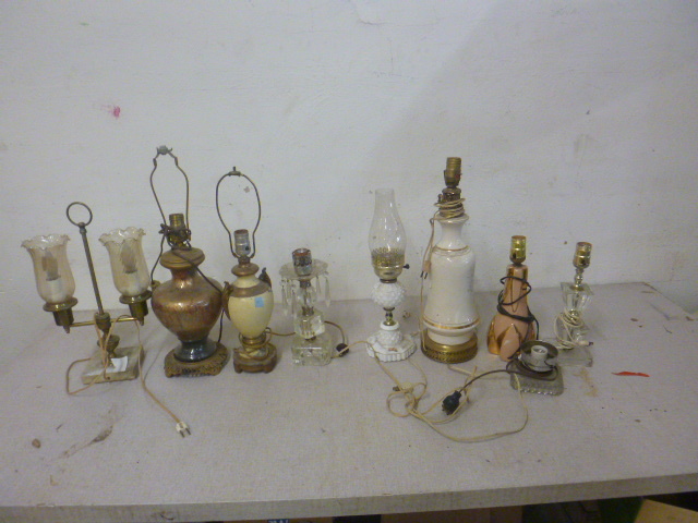 lot 41 image: 9 Vintage Lamps