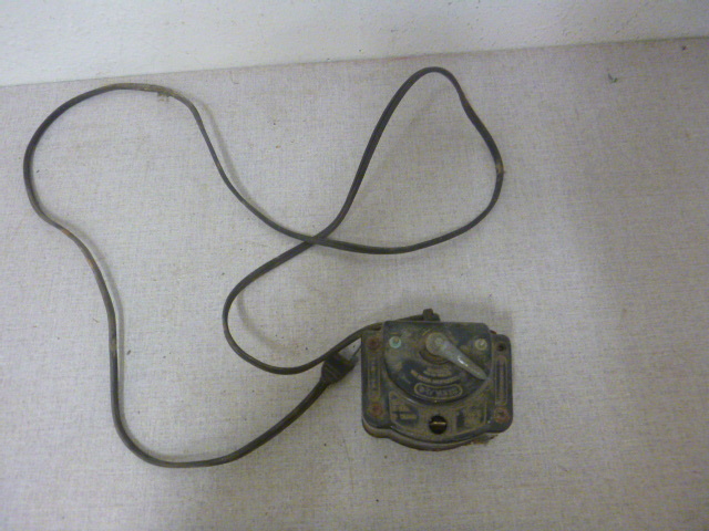 lot 45 image: Vintage Lionel Transformer