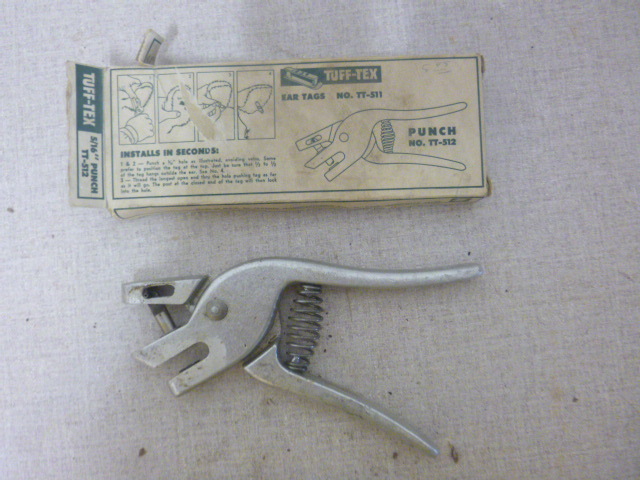 lot 46 image: Tuff-Tex Ear Tag Punch