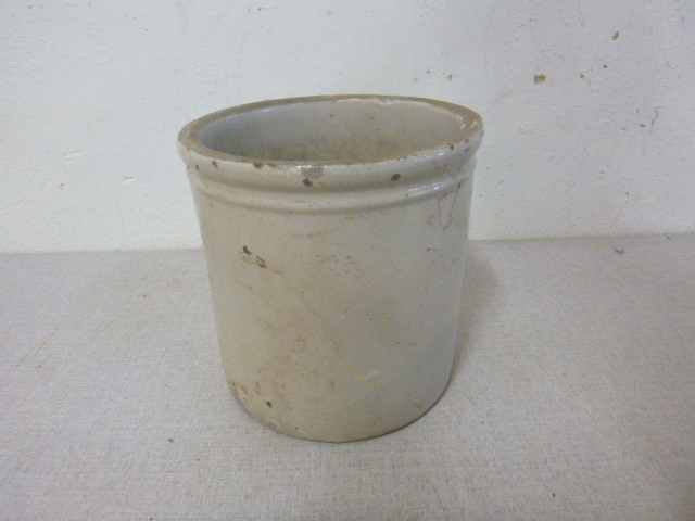 lot 47 image: Crock