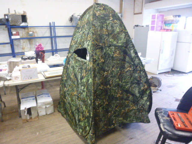 lot 69 image: Camo Blind with Case