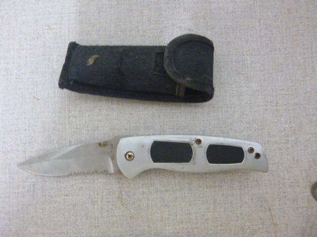 lot 75 image: Ridge Runner Lock Blade Knife