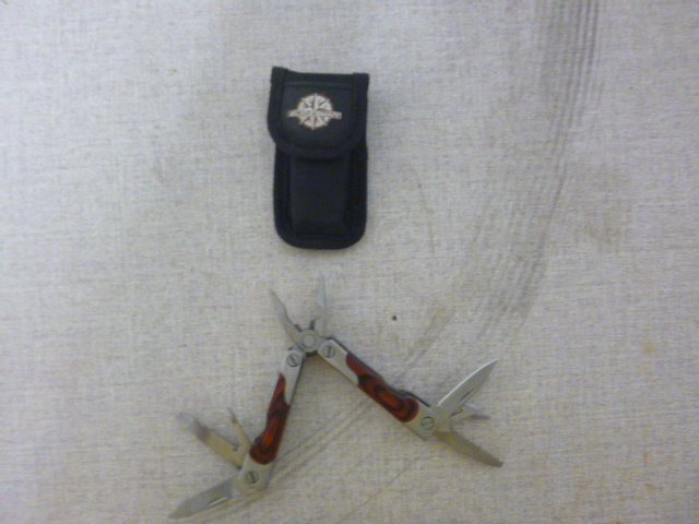 lot 78 image: Small Guidesman Multi Tool
