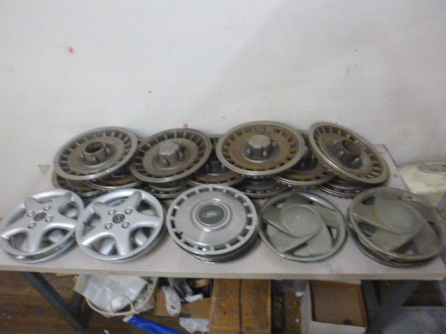 lot 84 image: Miscellaneous Hub CapsWheel Covers