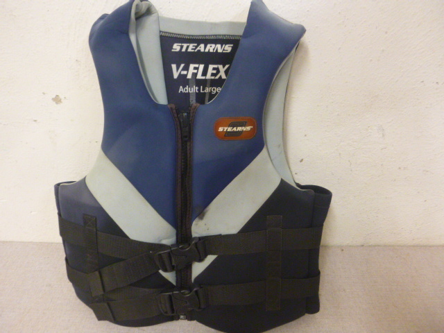 lot 95 image: Stearns V-Flex Life Vest