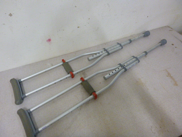 lot 103 image: 2 Crutches