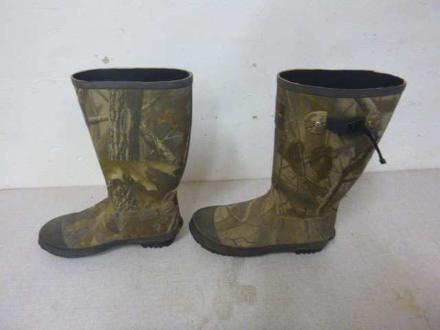 lot 116 image: Camo Rubber Boots