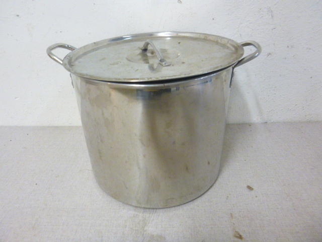 lot 121 image: Large Pot