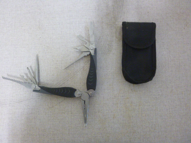 lot 129 image: Multi Tool
