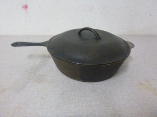 lot 185 image: Cast Iron Frying Pan