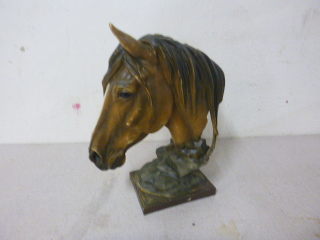 lot 190 image: Plastic Horse Dcor