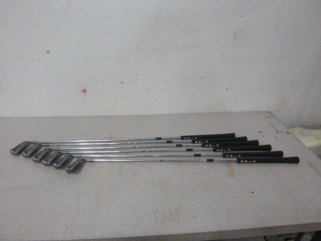 lot 192 image: 6 Ping Irons