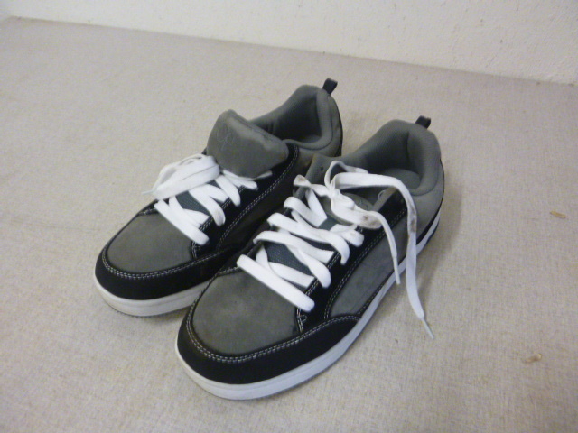 lot 195 image: OP Shoes