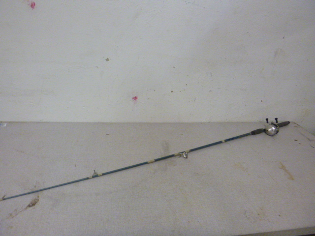 lot 200 image: Zebco 33 Reel with Daiwa Apollo Rod