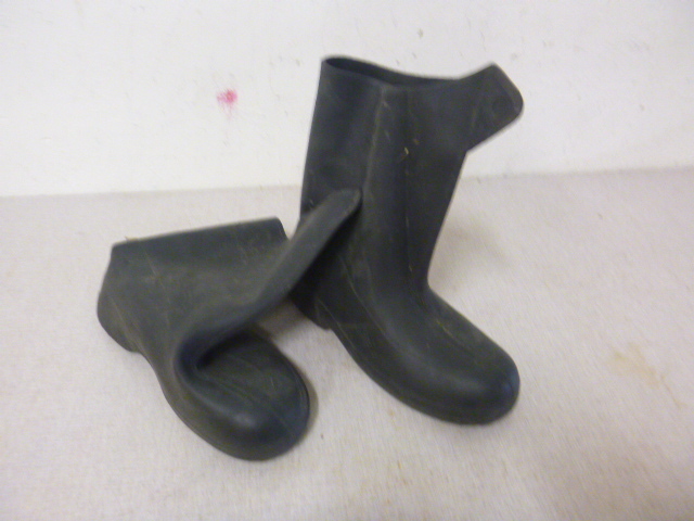 lot 206 image: Tingley Rubbers