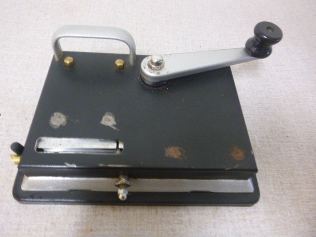 lot 225 image: Cigarette Roller