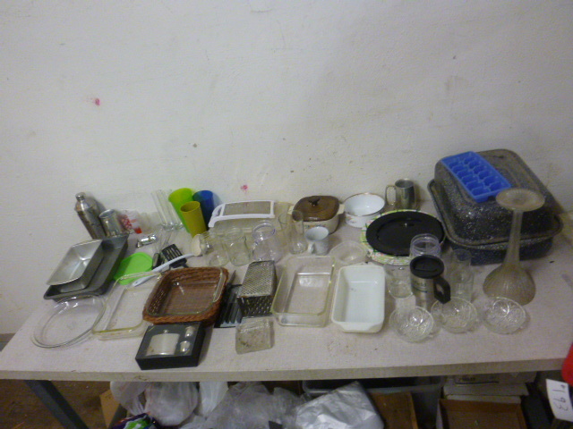 lot 228 image: Miscellaneous Kitchen Items