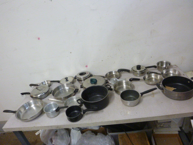 lot 231 image: Miscellaneous Pots and Pans