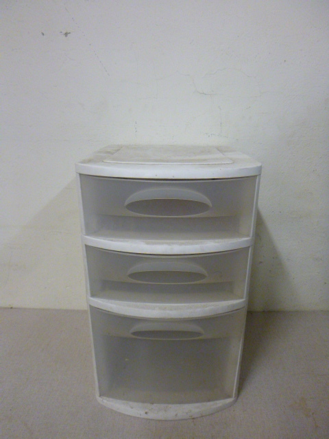 lot 239 image: Sterilite 3 Drawer Storage Unit