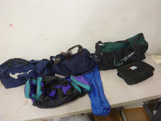 lot 247 image: Miscellaneous Bags