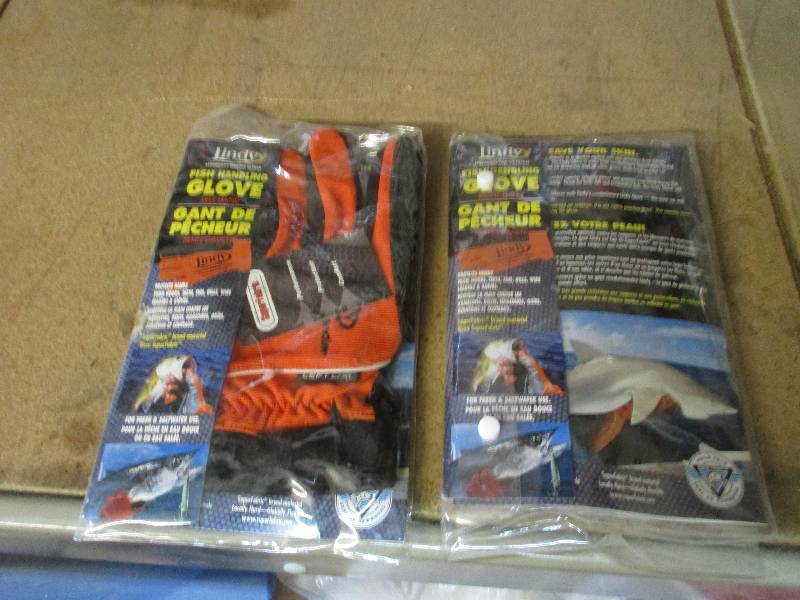 Fish handling gloves