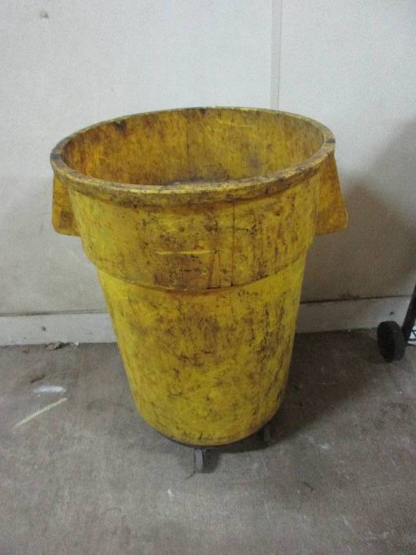 Trash can