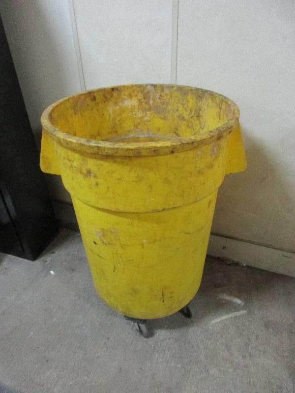 Trash can