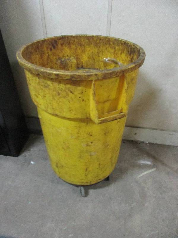 Trash can