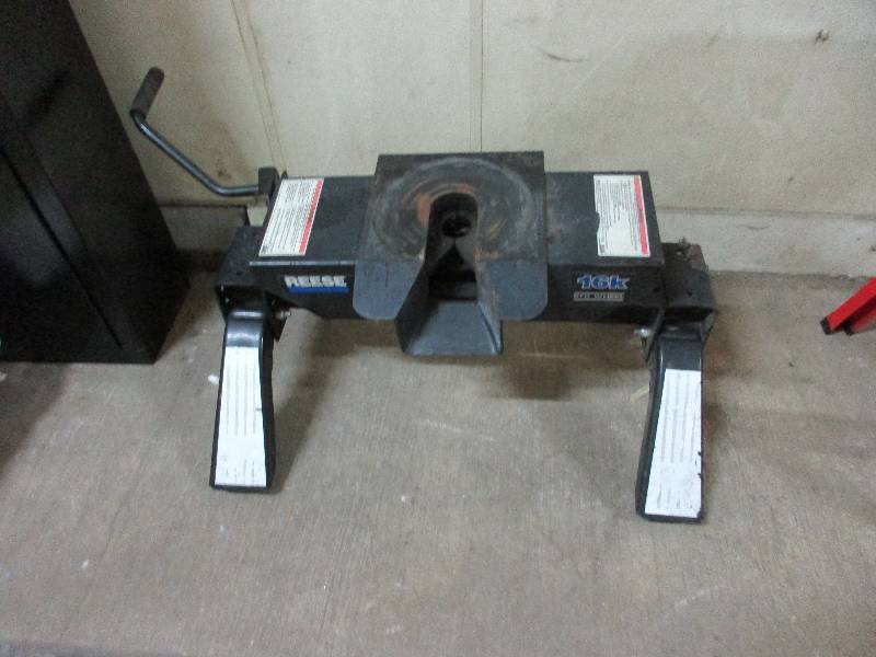 Fifth wheel hitch