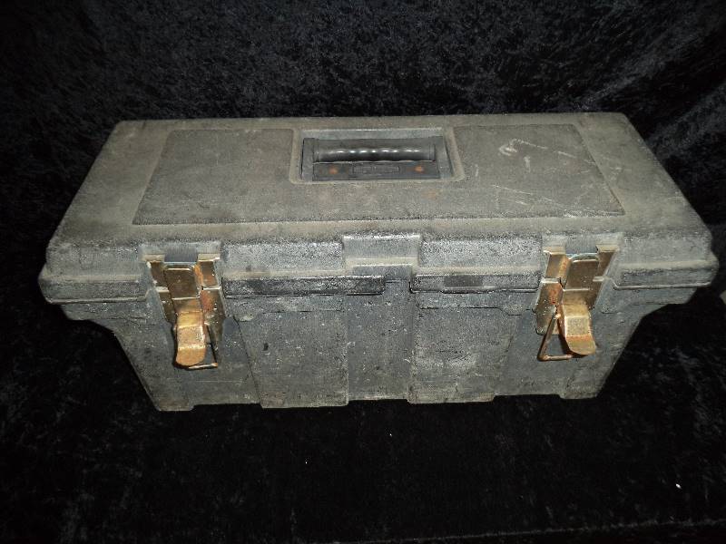 lot 2 image: Brick Laying Tools in Box