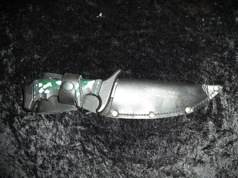 lot 13 image: The BestDefense Knife & Sheath