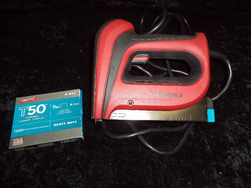 lot 14 image: Arrow  Stapler & Staples