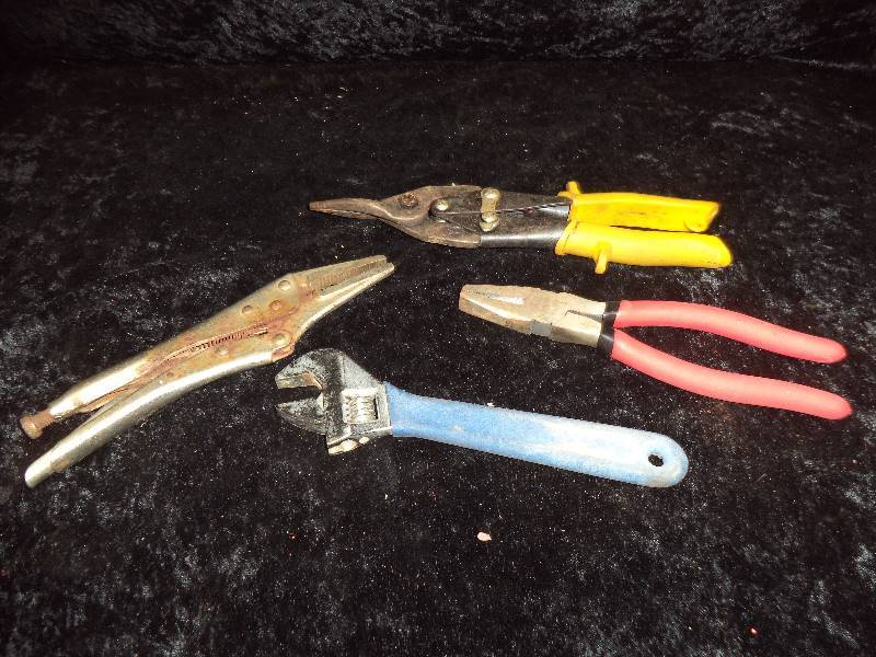 lot 32 image: Lot - Handtools - Kline Plyers, Cutters, Plyers, etc