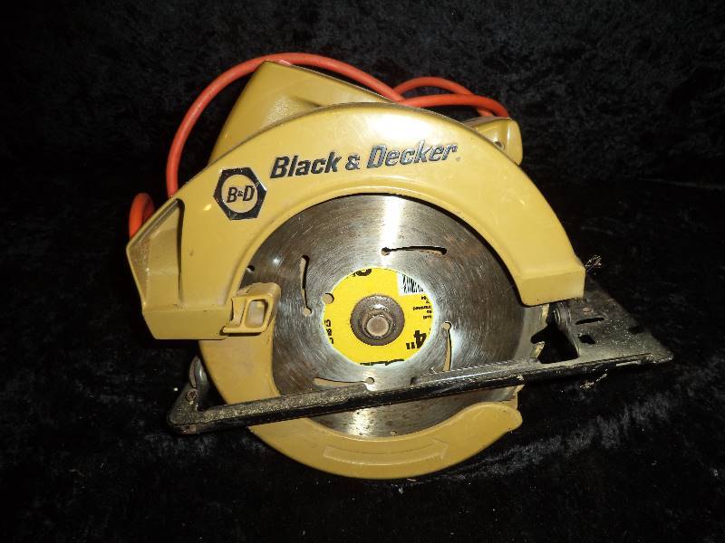 lot 36 image: Black & Decker 7 14 Circular Saw