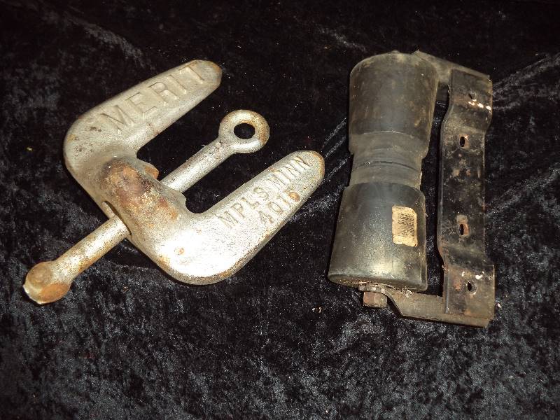 lot 40 image: Merit Boat Anchor & Roller