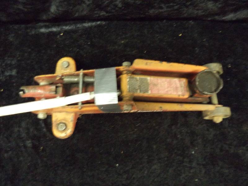 lot 51 image: MVP Floor Jack