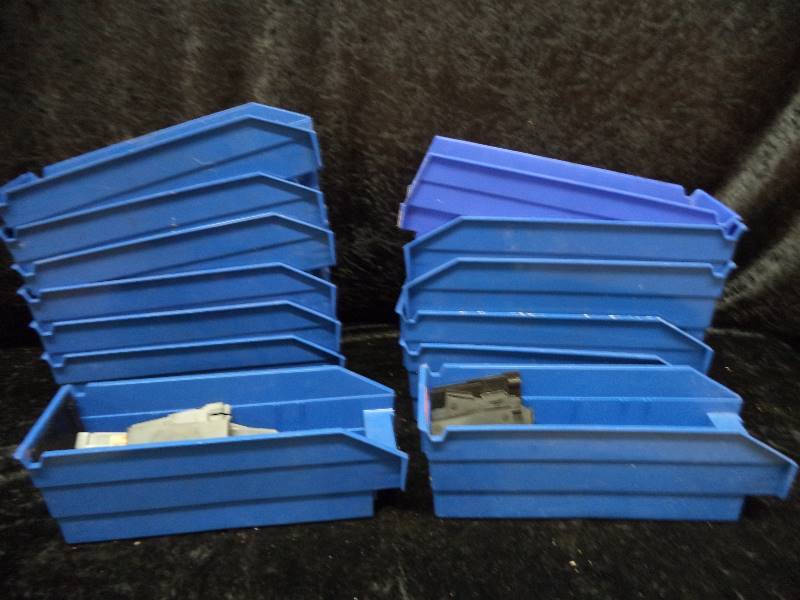lot 60 image: Lot - Stackable Bins