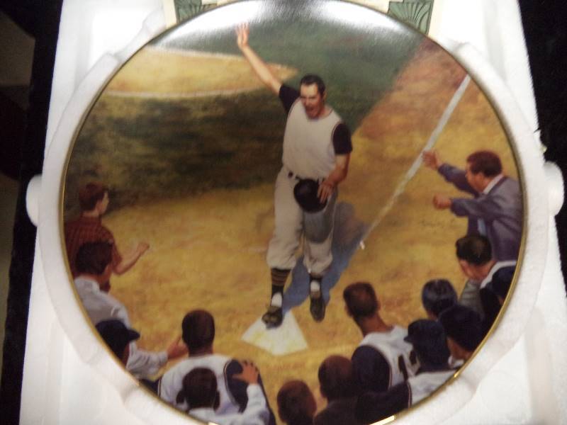 lot 68 image: Bradford Exchange Plate - Bill Mazeroski