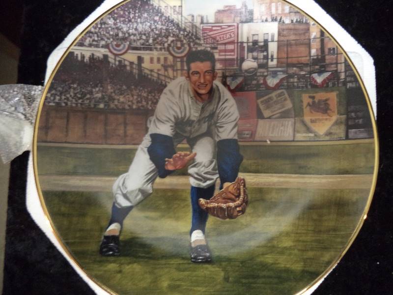 lot 71 image: Bradford Exchange Plate - Billy Martin
