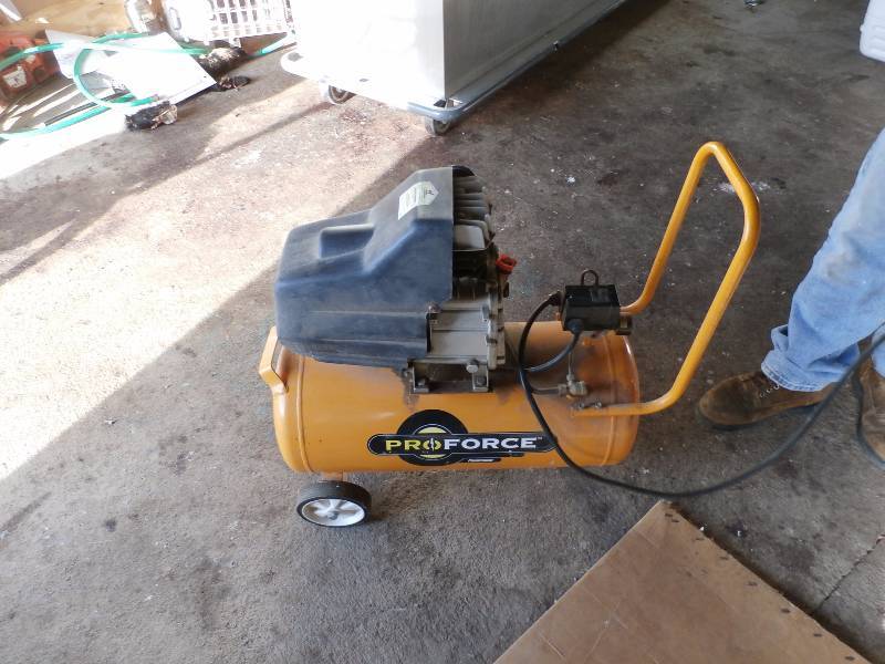 lot 2 image: Air Compressor