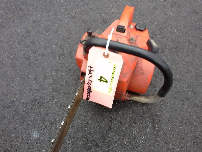 lot 4 image: Craftsman 14 Chainsaw