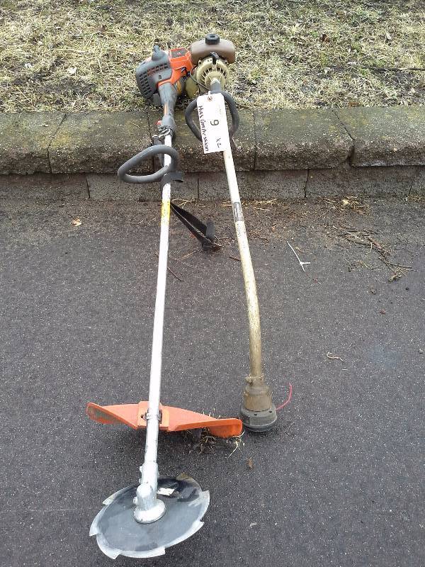 lot 9 image: (2) Weed Whips