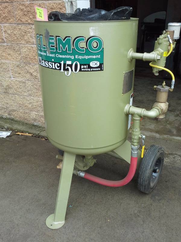 lot 21 image: Clemco Abrasive Blast Cleaning Equipment