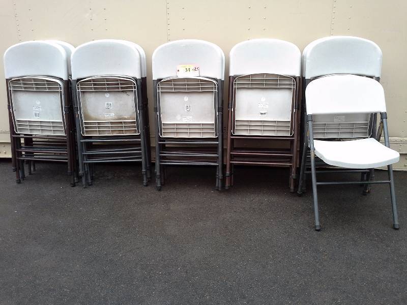 lot 34 image: (25) Samsonite Folding Chairs