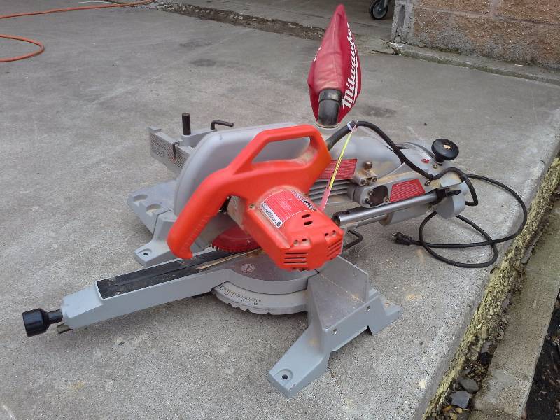 lot 40 image: Milwaukee Heavy Duty Miter Saw