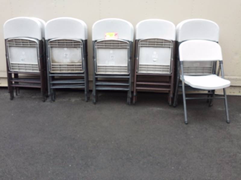 lot 37B image: (10) Samsonite Folding Chairs