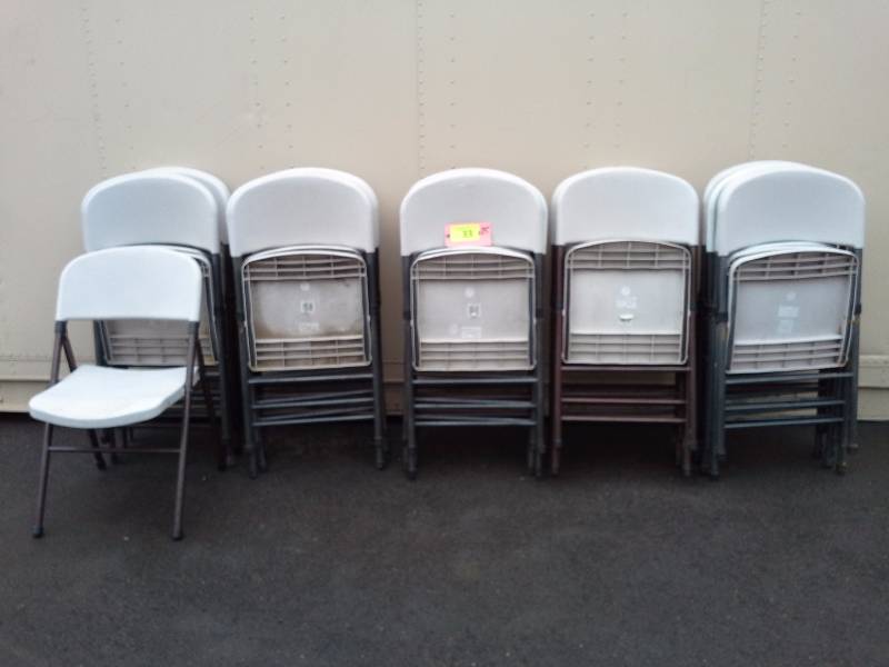 lot 33A image: (15) Samsonite Folding Chairs