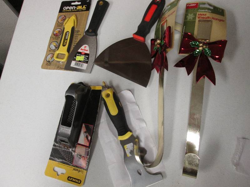 2 Wreath hangers, safety cutter, sp...